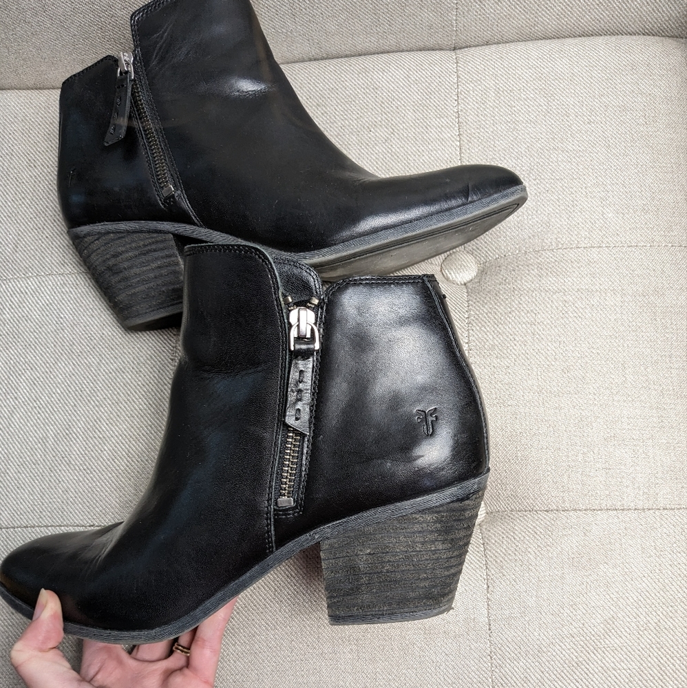 FRYE Judith Leather Black Pointed Toe Heeled Boots Ankle Booties Shoes Size 9 - Picture 4 of 13